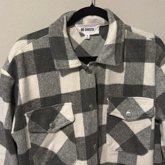 BB DAKOTA Buffalo Plaid Jacket Womens Sm Oversized Buttons Pockets Soft EUC - Picture 2 of 9